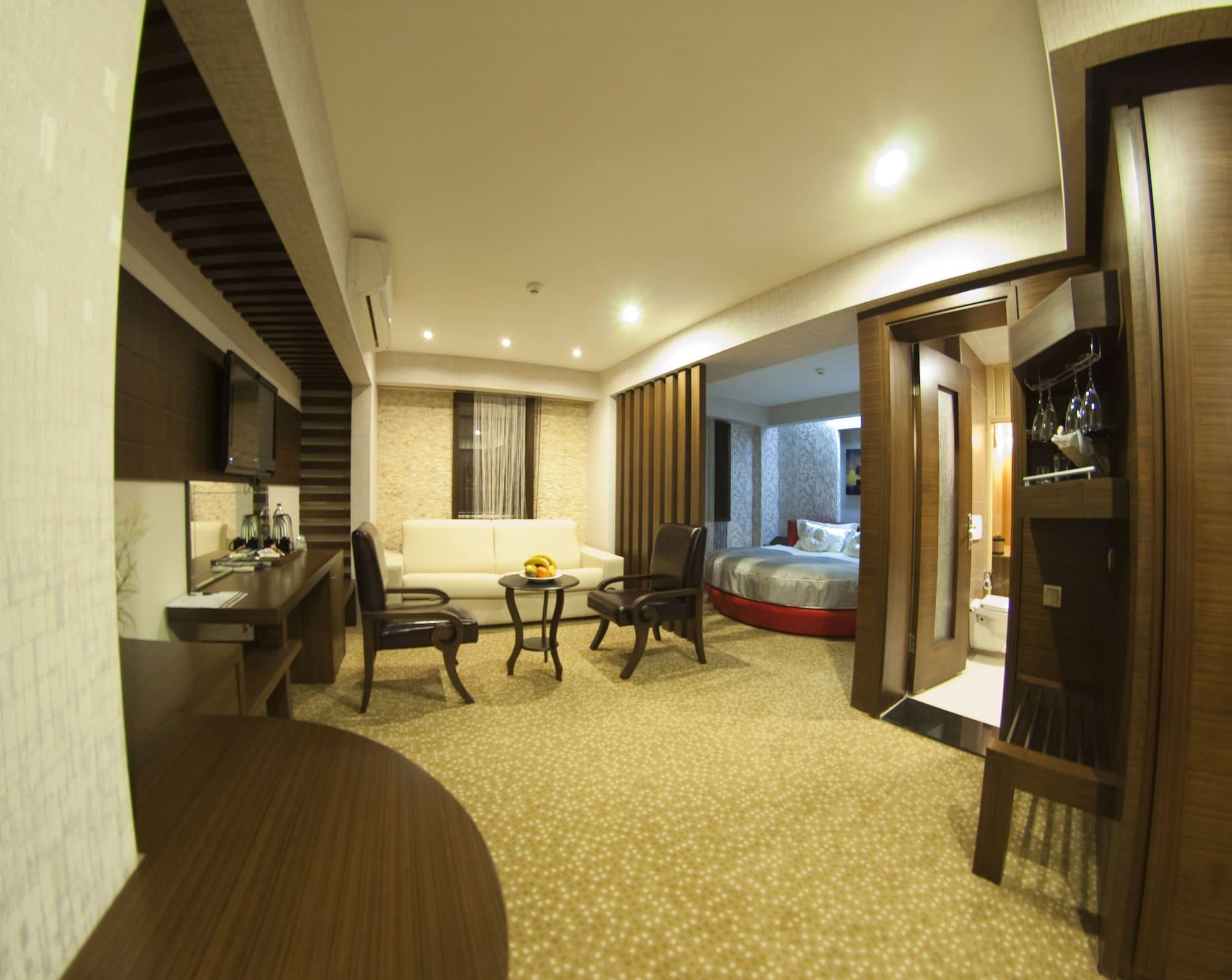 Marlight Boutique Hotel Измир Стая снимка