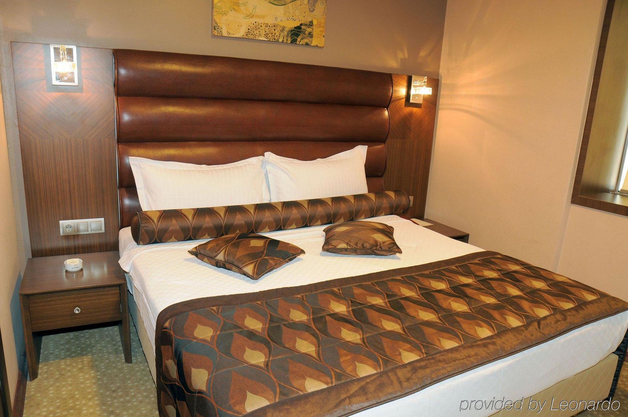 Marlight Boutique Hotel Измир Стая снимка